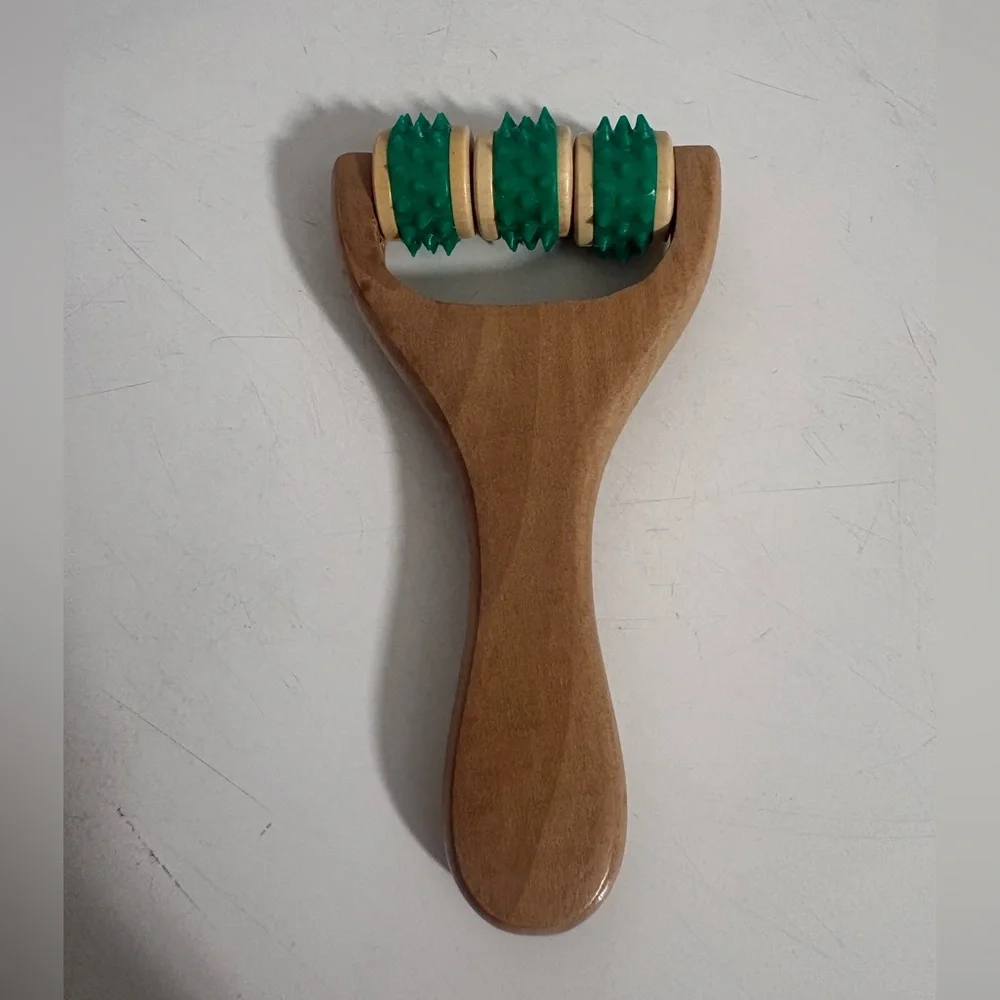 Down To Earth  Body Buff Loofah And Wooden  Massage Roller Both BRAND NEW!